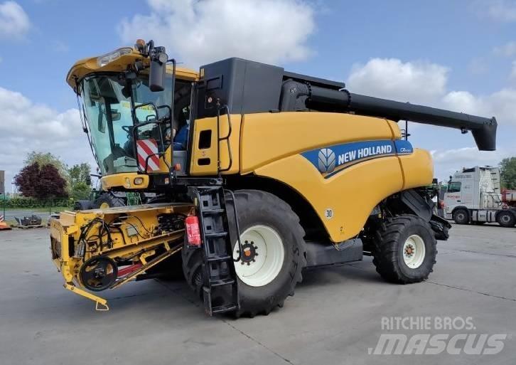 New Holland CR 9080 Kombinované zberacie stroje