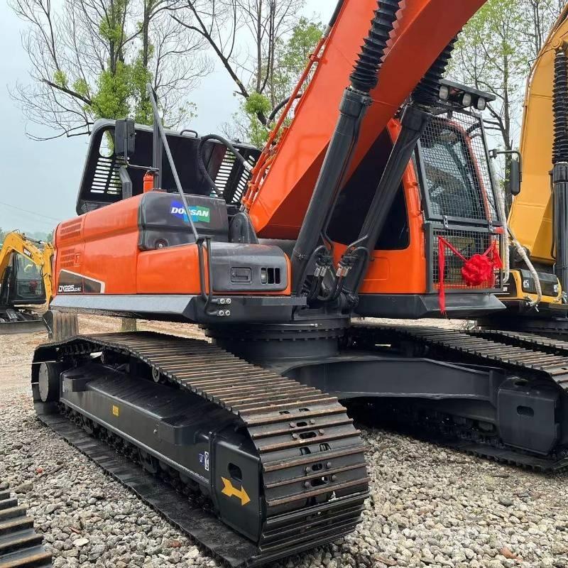 Doosan DX 225 Pásové rýpadlá