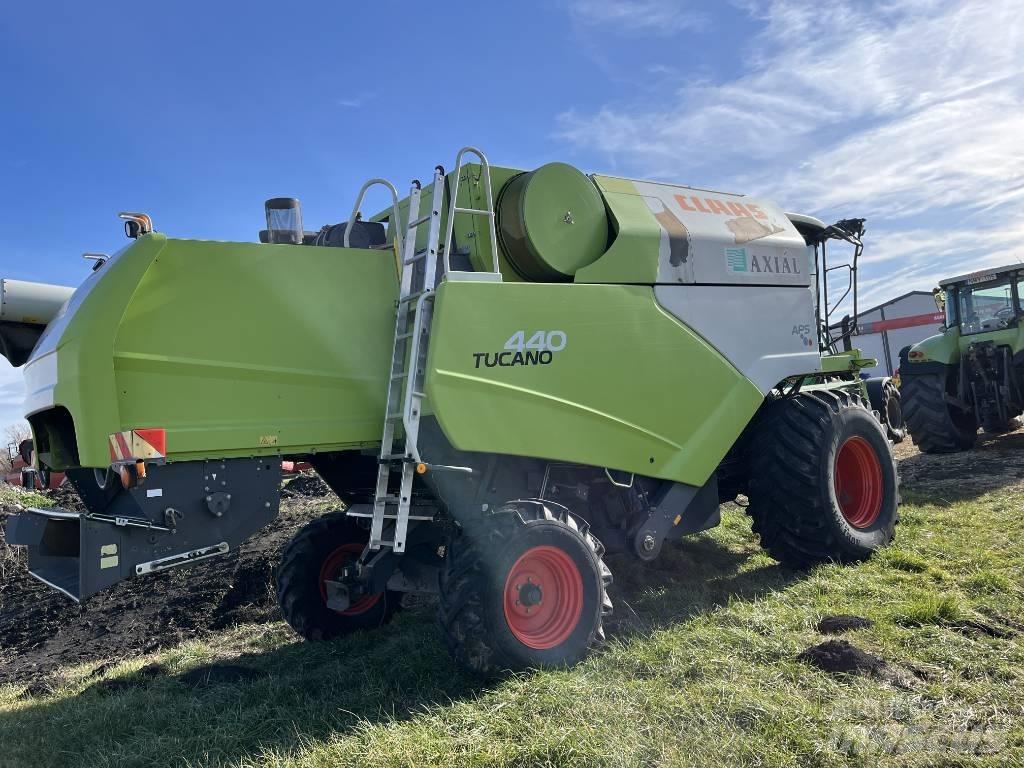 CLAAS Tucano 440 Kombinované zberacie stroje