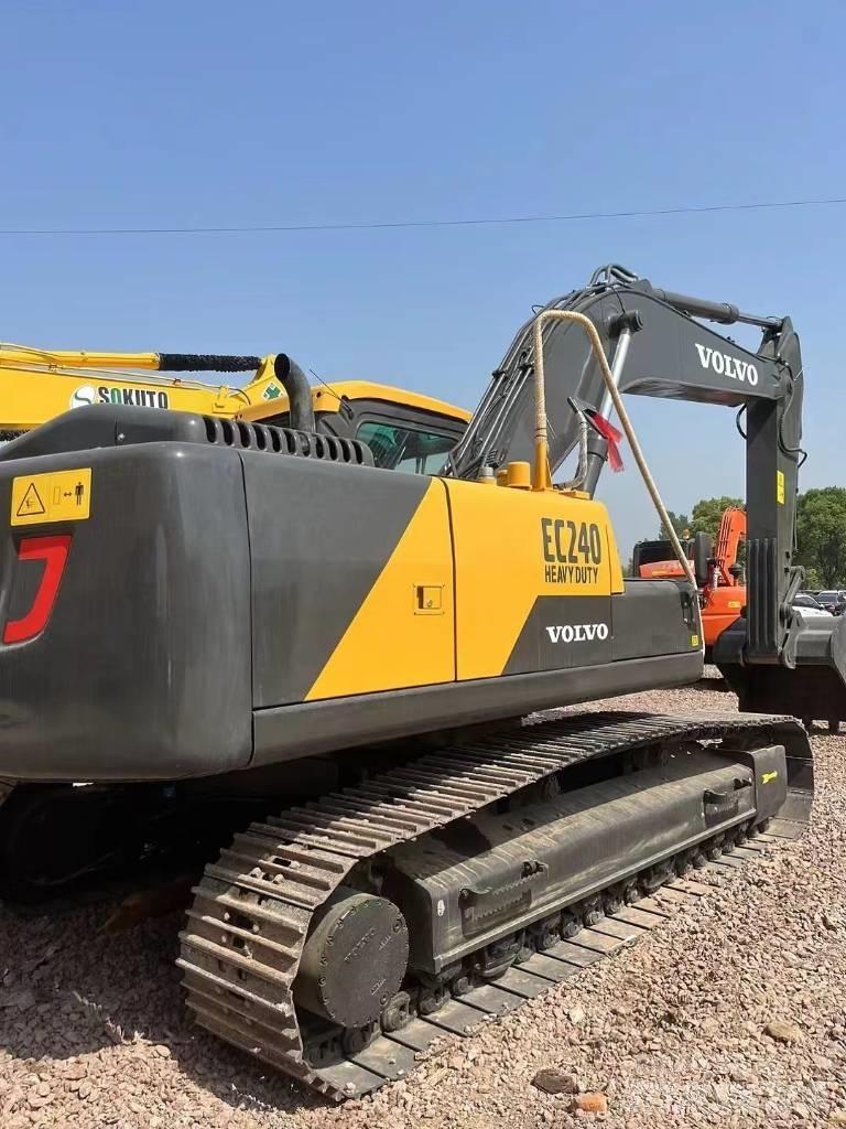 Volvo EC 240 Pásové rýpadlá