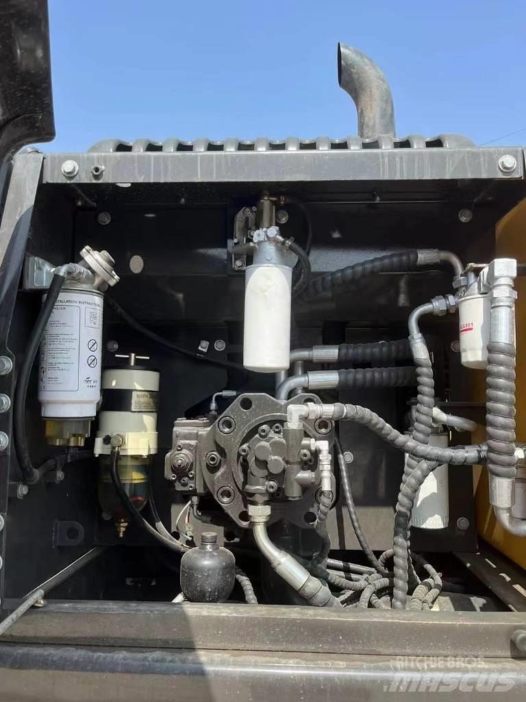 Volvo EC 240 Pásové rýpadlá