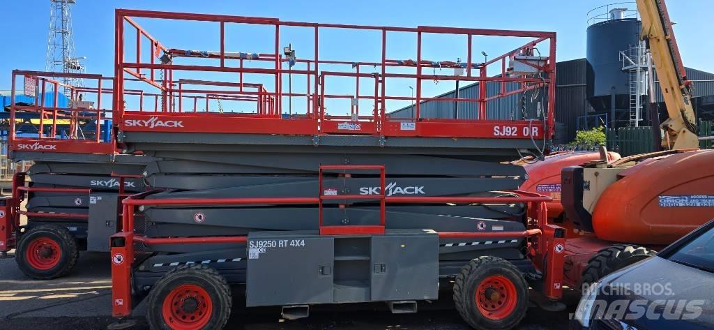 SkyJack SJ 9250 RT Nožnicové zdvíhacie plošiny