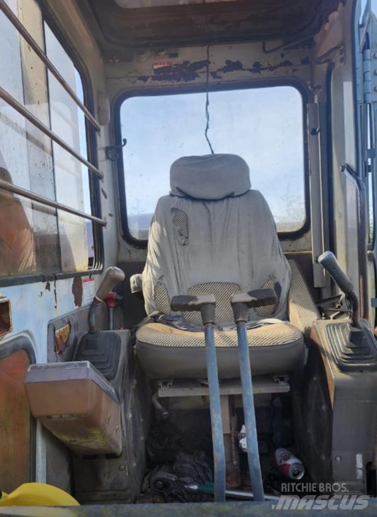 Hitachi EX 200 LC Pásové rýpadlá