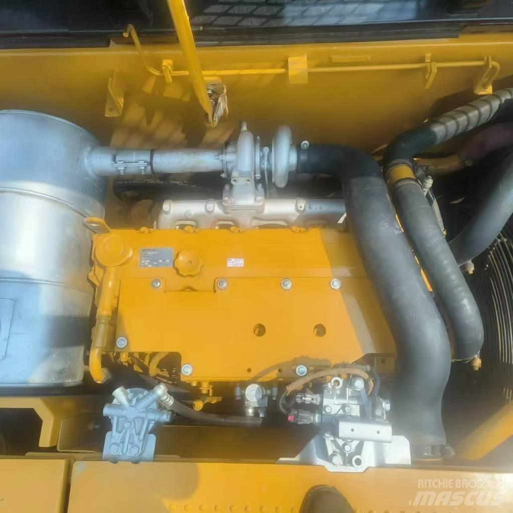 CAT 320D2 Pásové rýpadlá