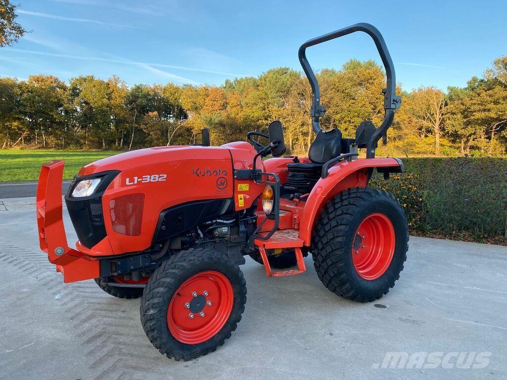 Kubota L1-382 Traktory
