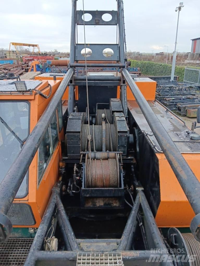Hitachi KH 230-3 Pásové žeriavy