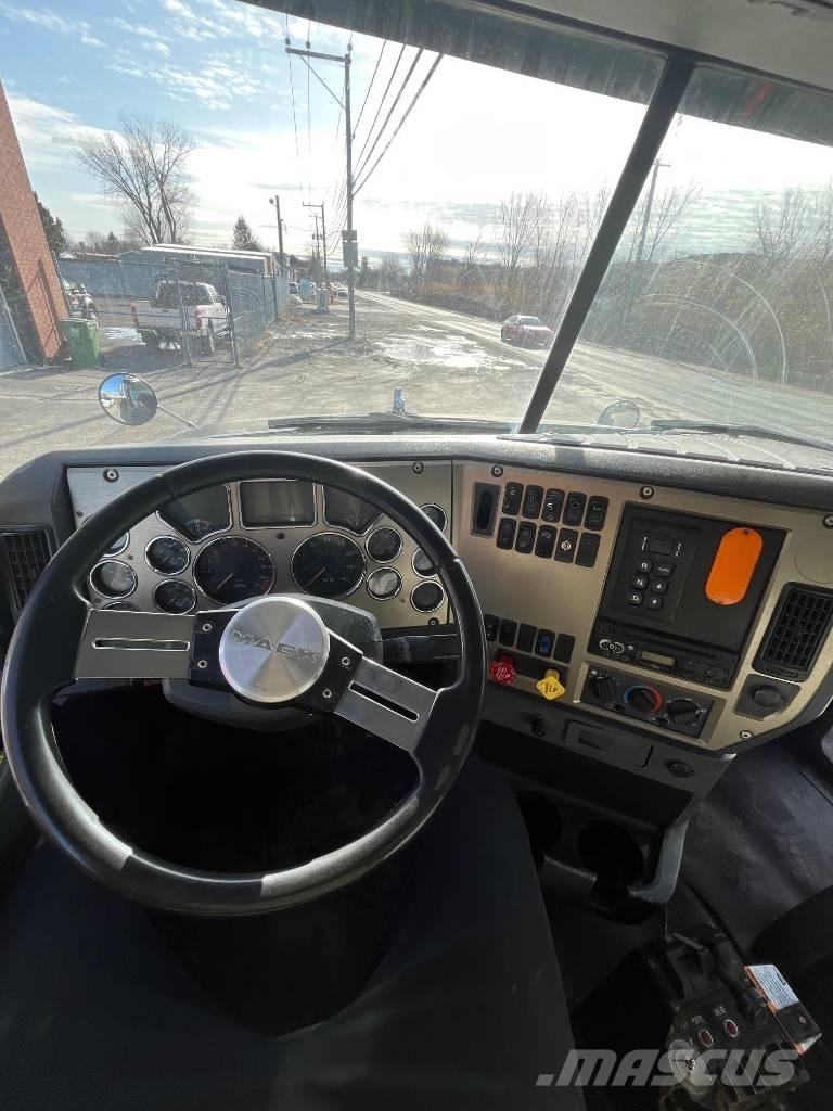 Mack GU813 Sklápače