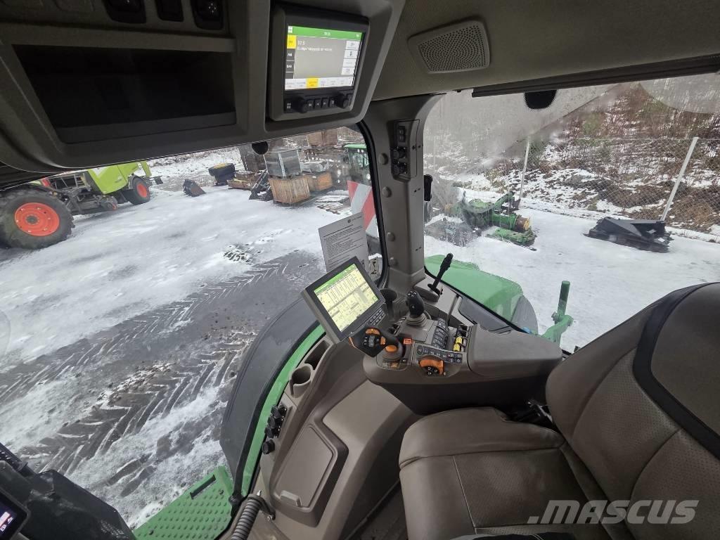 John Deere 7R 330 Traktory