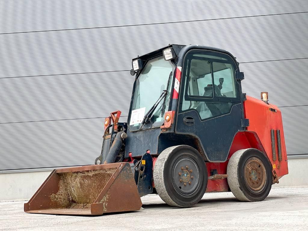 JCB R260 Šmykom riadené nakladače