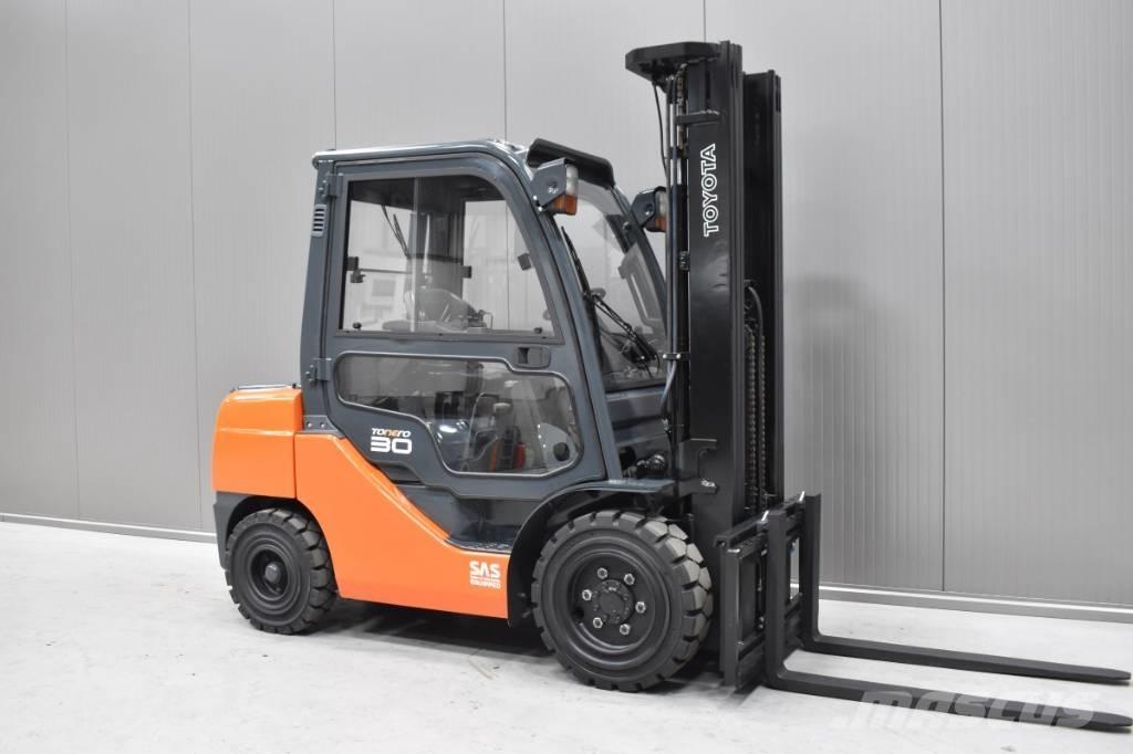 Toyota 06-8FD30F Dieselové vozíky