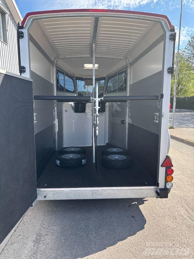 Ifor Williams HBX511 Prívesy na prepravu zvierat
