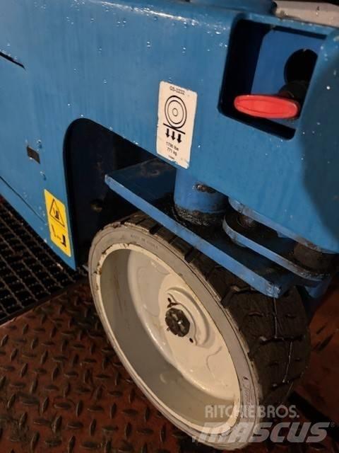Genie GS 3232 Nožnicové zdvíhacie plošiny