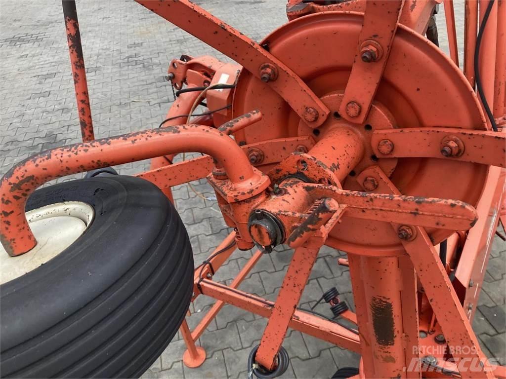 Kuhn GF 6301 MH Obracače a zhrabovače sena