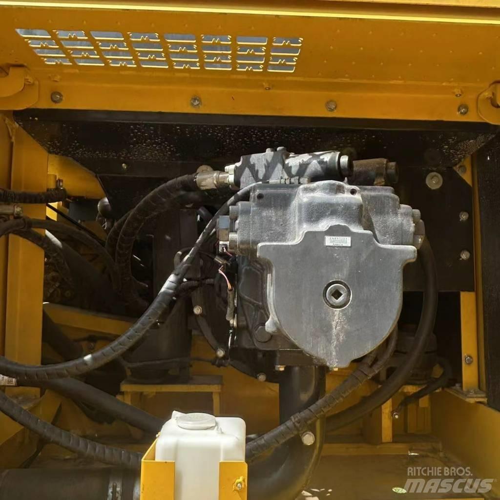 Komatsu 450-8 Pásové rýpadlá