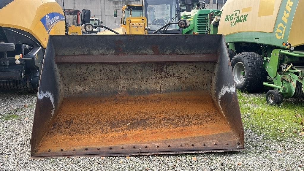 Komatsu WH 713 Teleskopické manipulátory