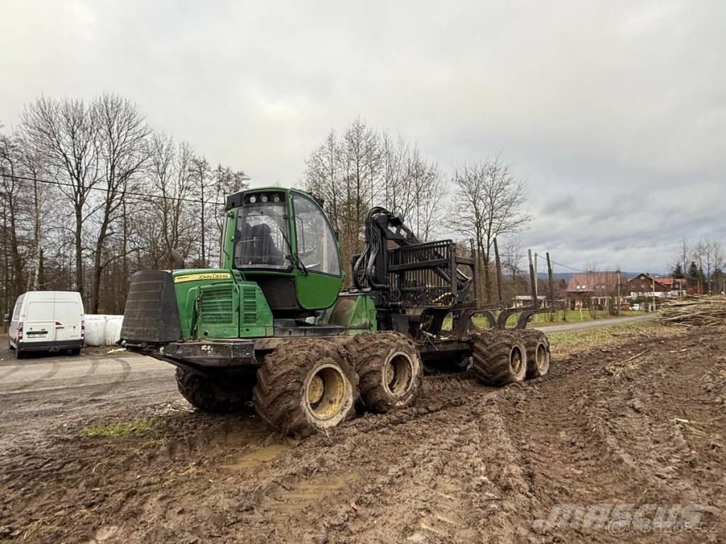 John Deere 1510E Lesné traktory