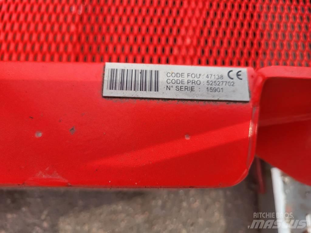 Manitou 200 ATJ kori Vertikálne stĺpové výťahy