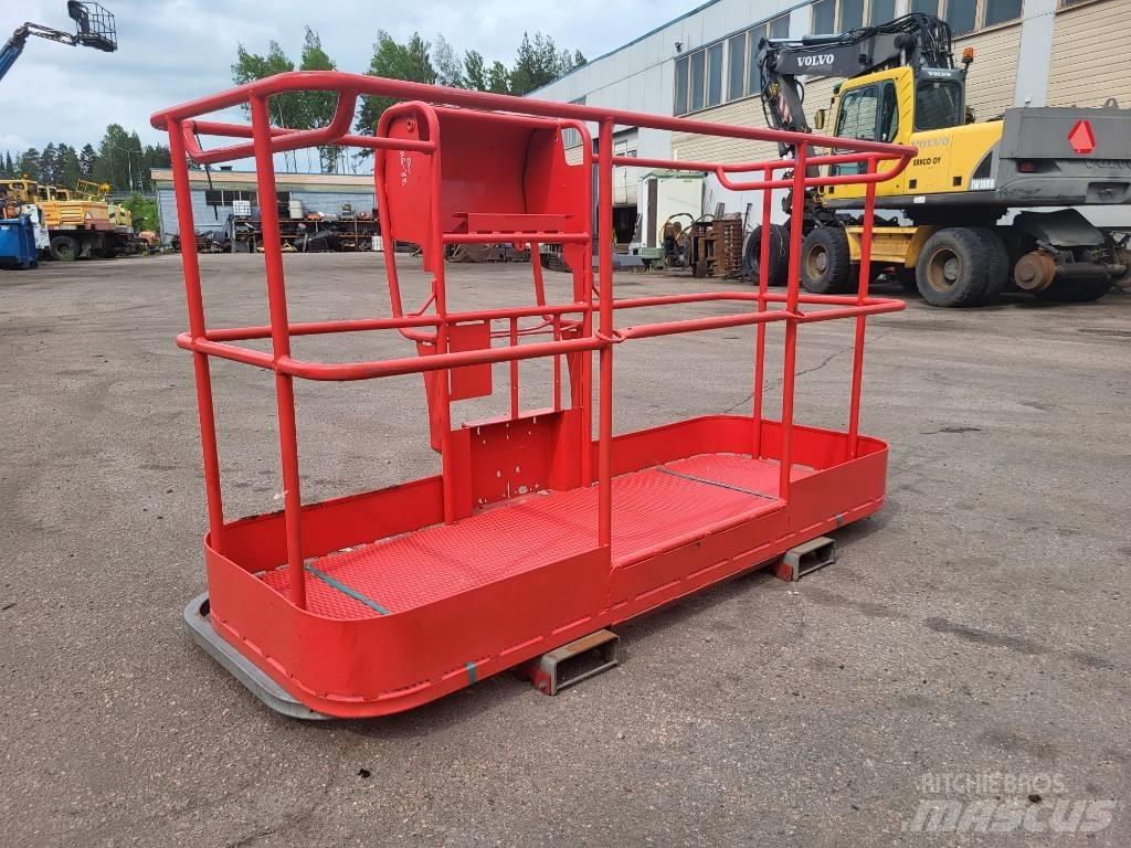 Manitou 200 ATJ kori Vertikálne stĺpové výťahy