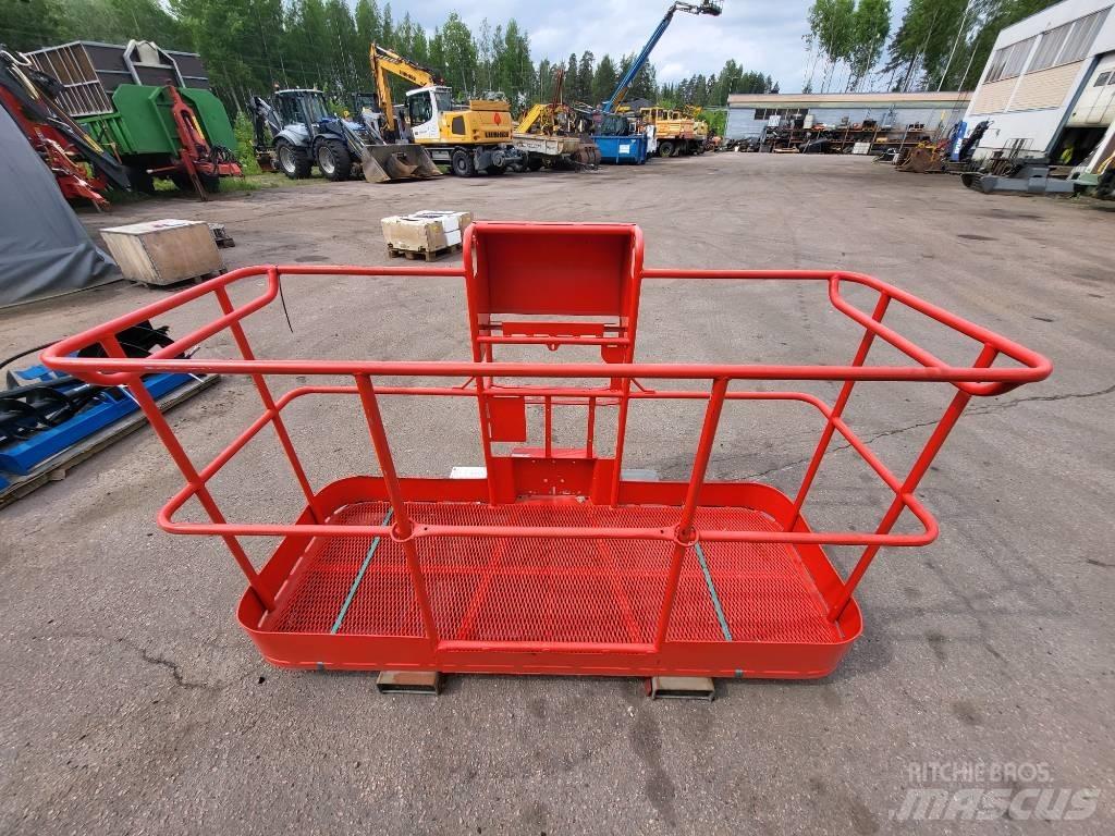 Manitou 200 ATJ kori Vertikálne stĺpové výťahy