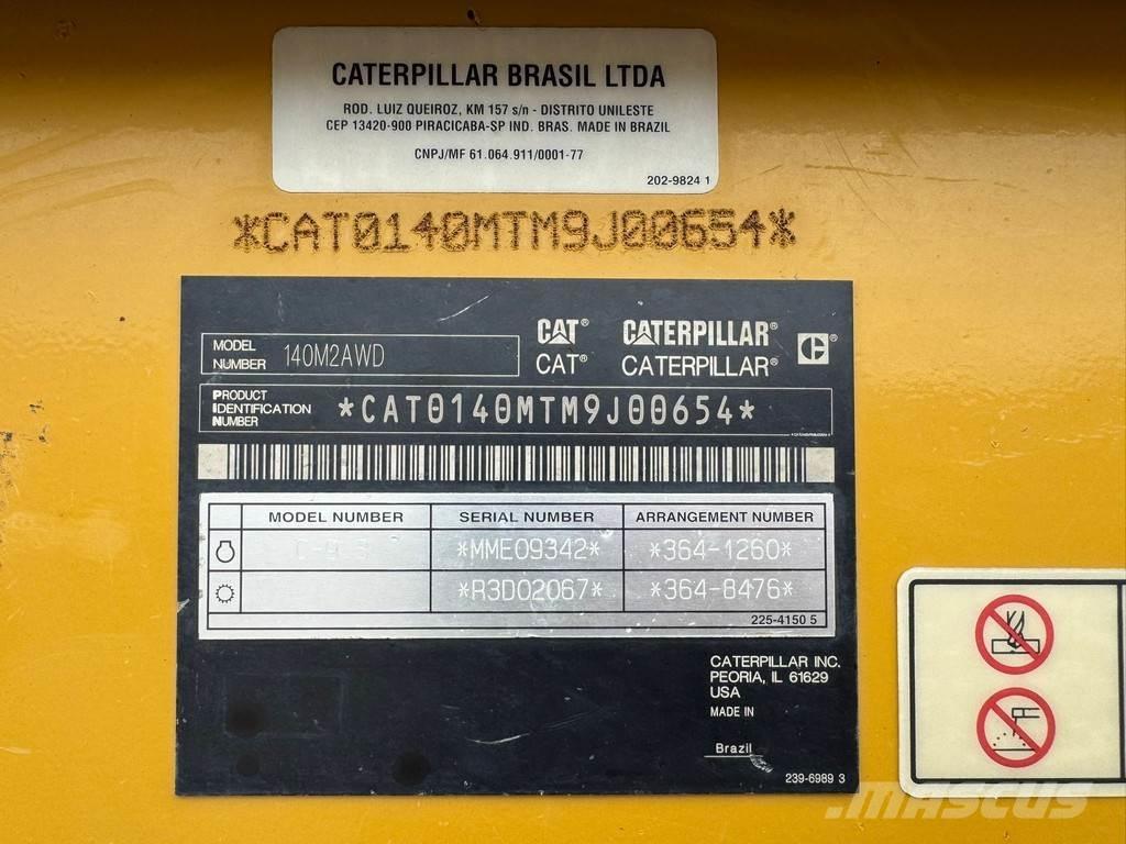CAT 140M2 AWD Grejdery