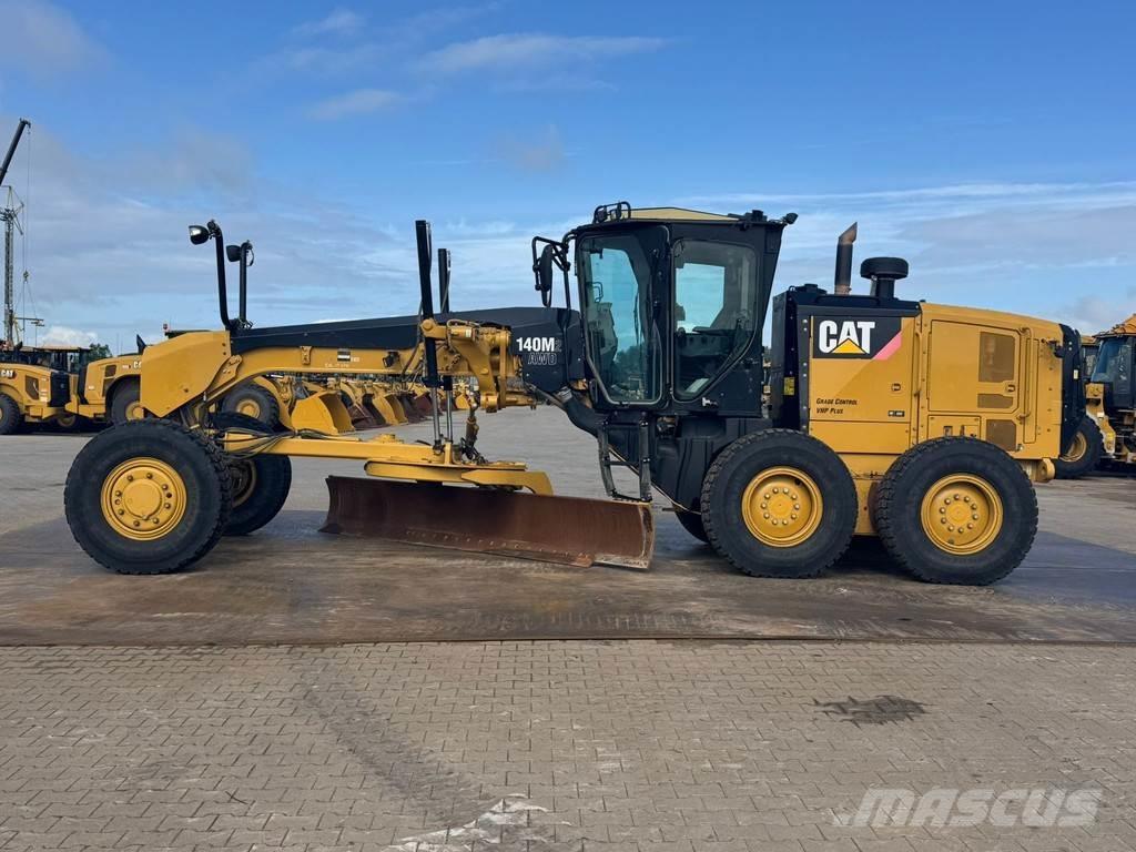 CAT 140M2 AWD Grejdery