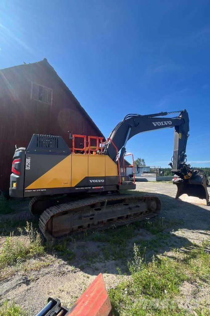 Volvo EC 250 EL Pásové rýpadlá