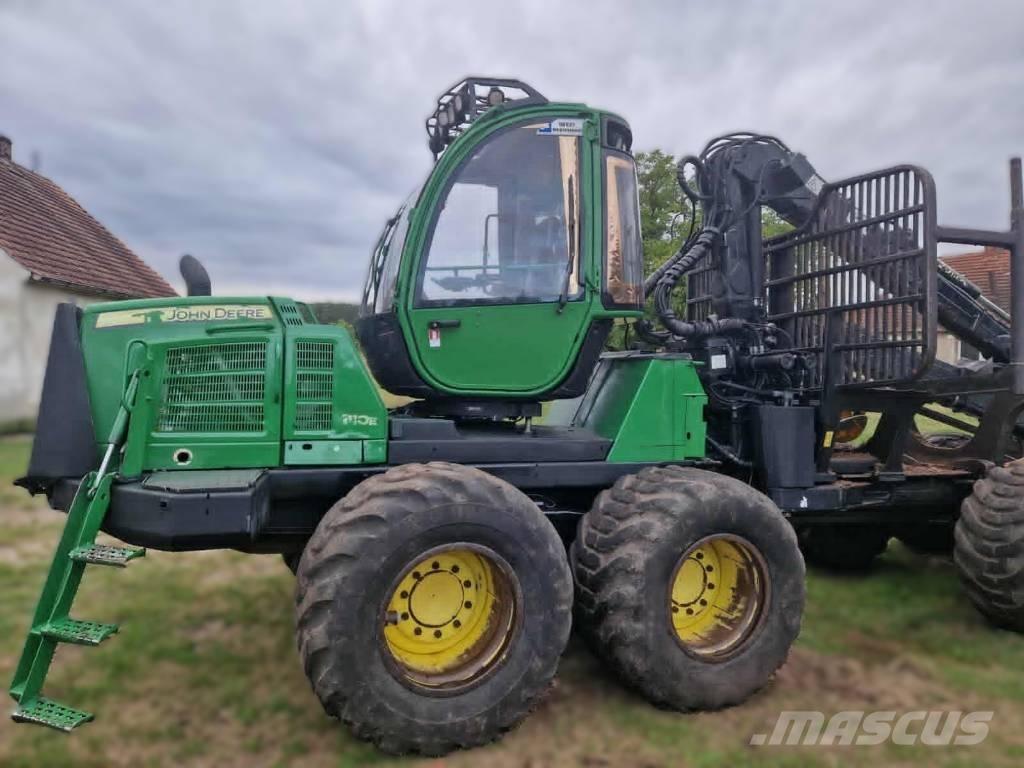 John Deere 1110 E Lesné traktory