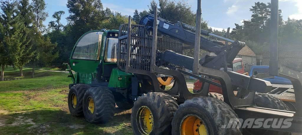 John Deere 1110 E Lesné traktory