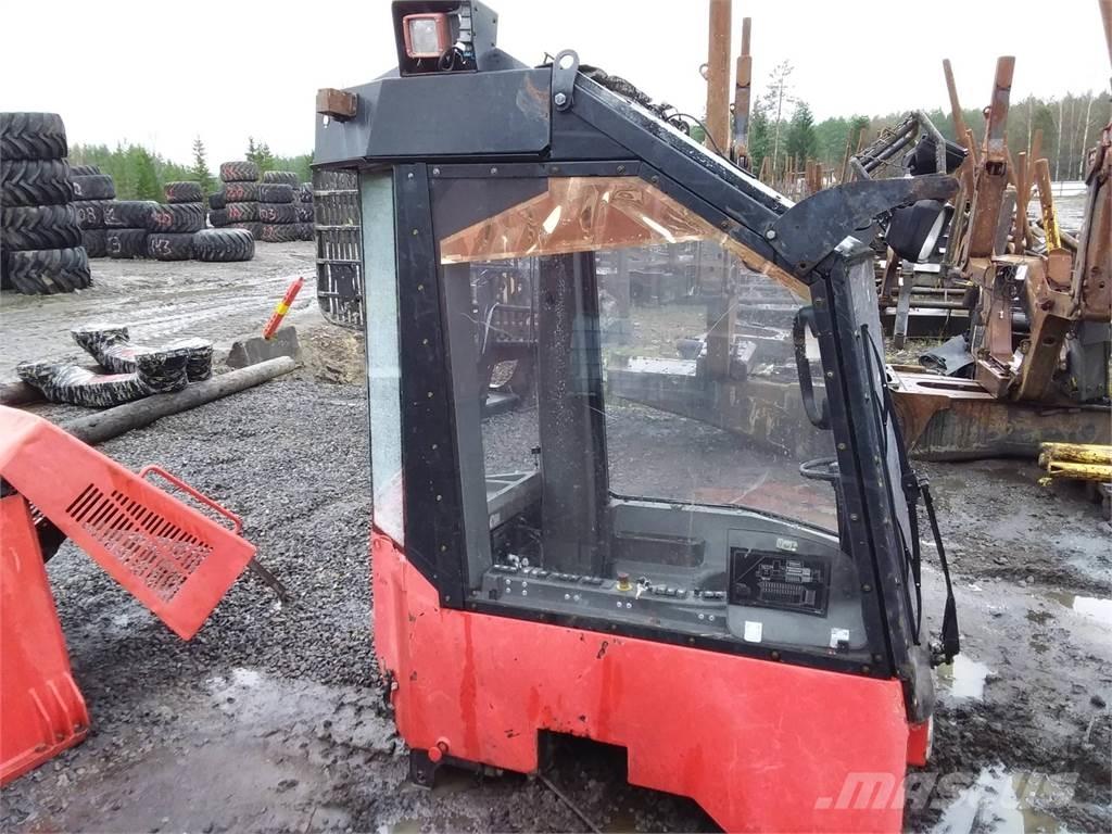 Valmet 911.1 Kabíny a interiér