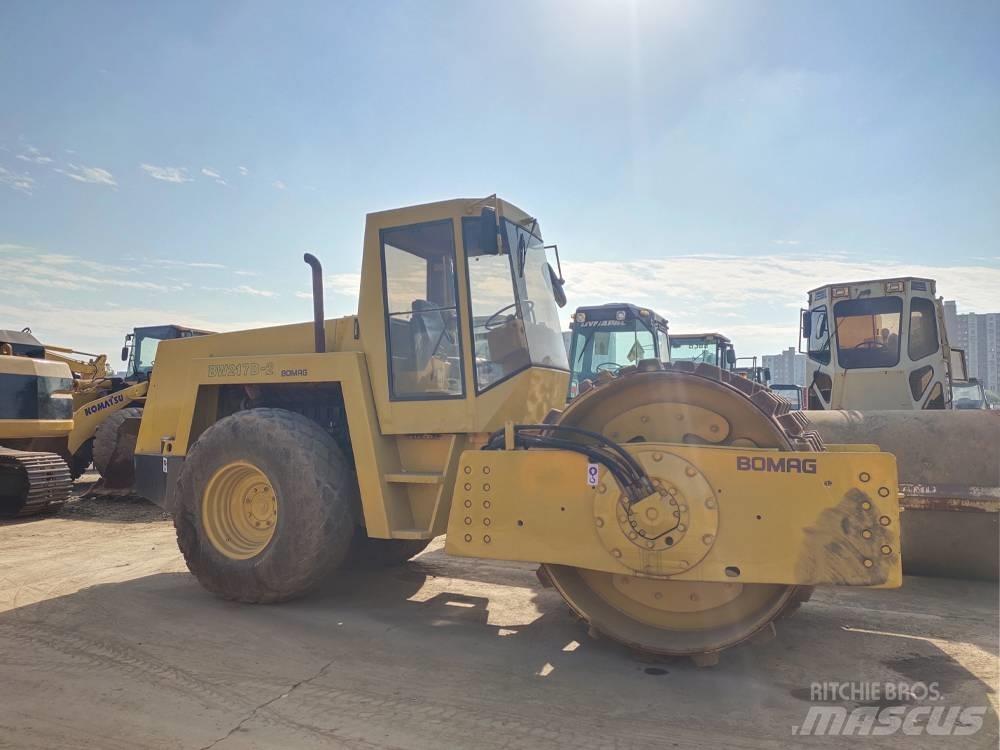 Bomag BW 217 Ťahačové valce