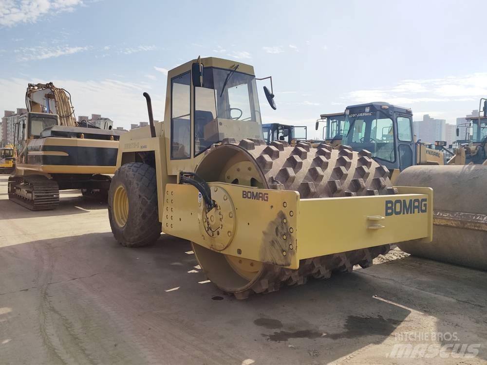 Bomag BW 217 Ťahačové valce