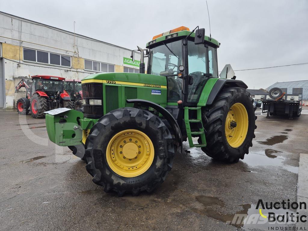 John Deere 7710 Traktory