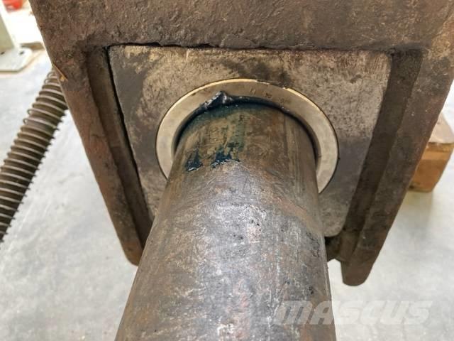 Montabert BRH 900 Búracie kladivá / Zbíjačky