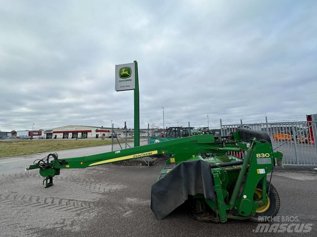 John Deere 830 Žací stroj-kondicionér