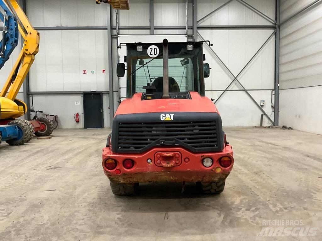 CAT 906 M Kolesové nakladače