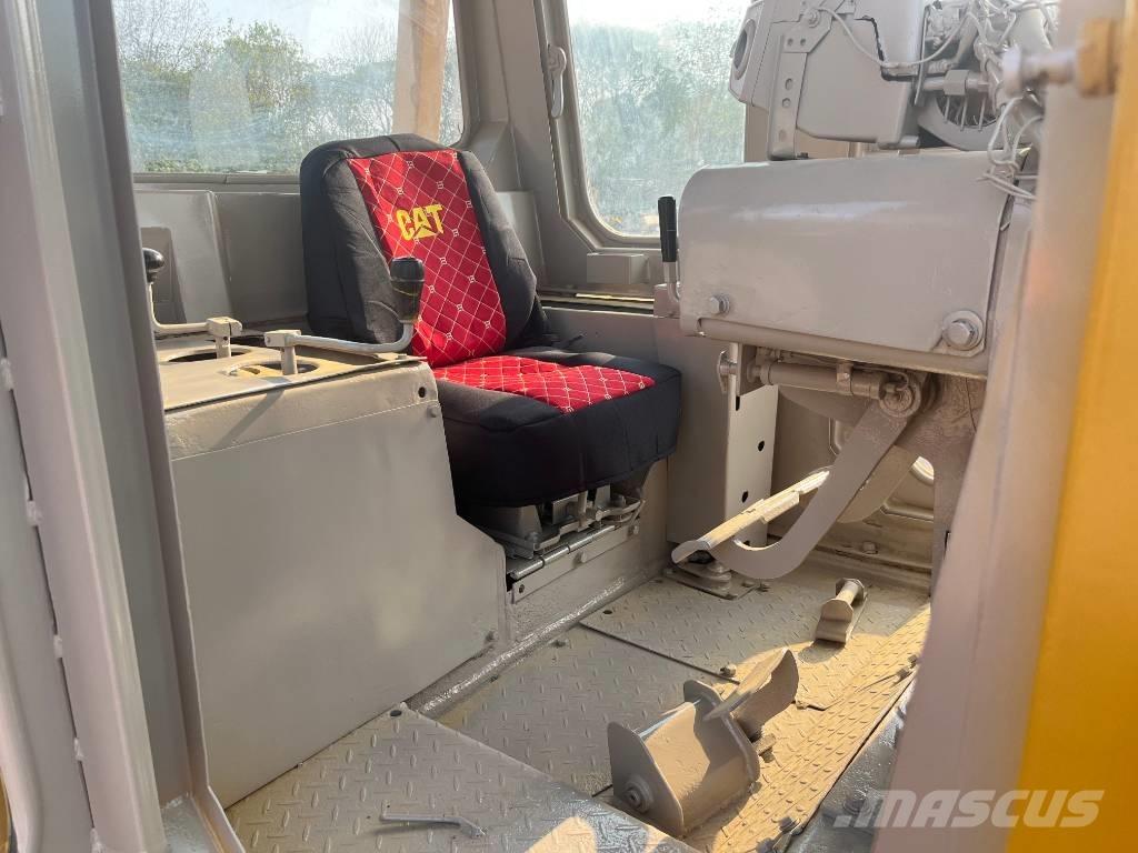 CAT D7G Pásové dozéry