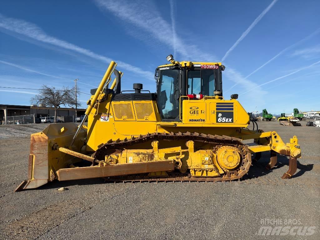 Komatsu D65EX-18 Pásové dozéry