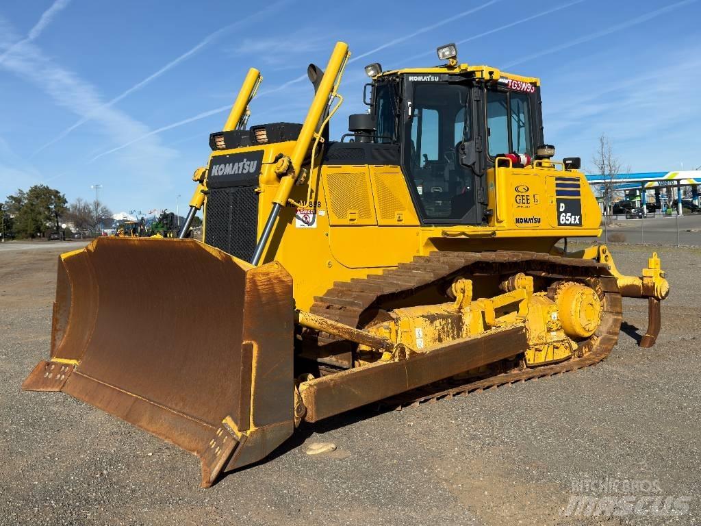 Komatsu D65EX-18 Pásové dozéry