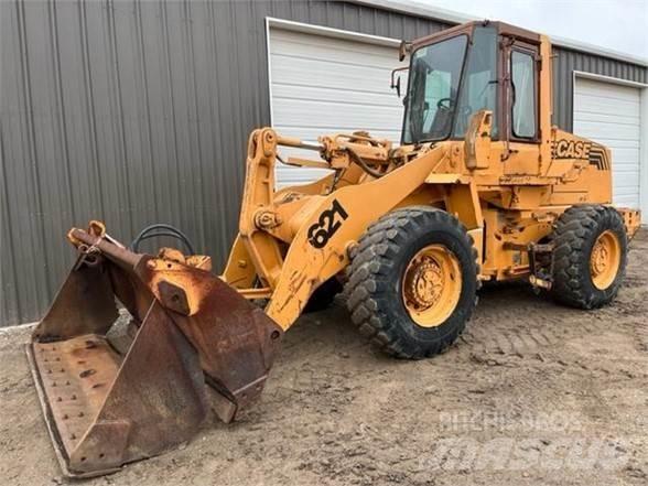 CASE 621ZF Kolesové nakladače