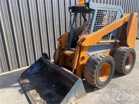 CASE 70XT Šmykom riadené nakladače