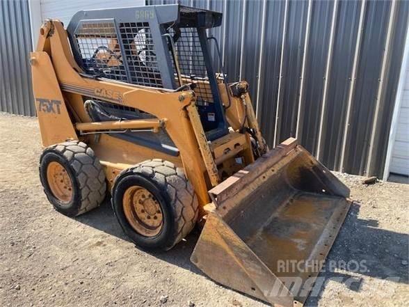 CASE 75XT Šmykom riadené nakladače