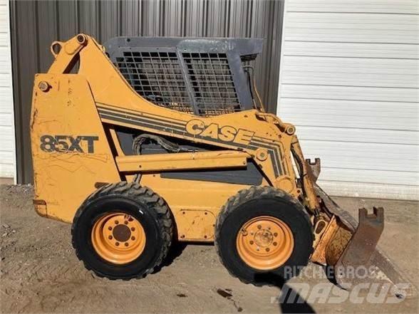 CASE 85XT Šmykom riadené nakladače