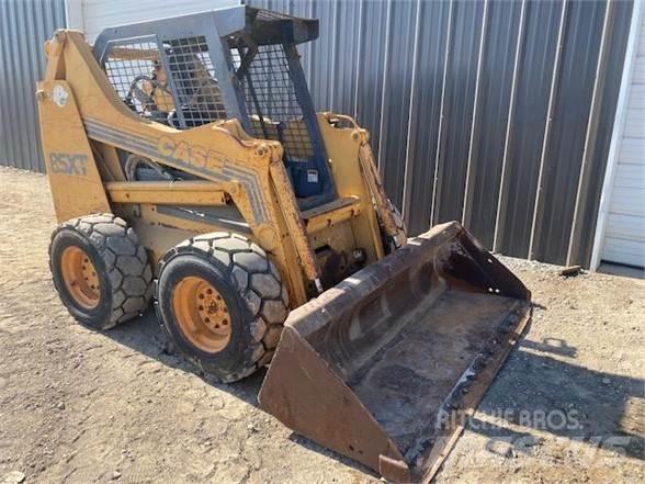 CASE 85XT Šmykom riadené nakladače