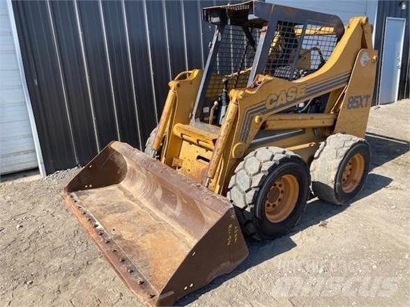 CASE 85XT Šmykom riadené nakladače