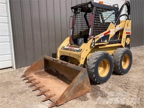 CAT 228 Šmykom riadené nakladače