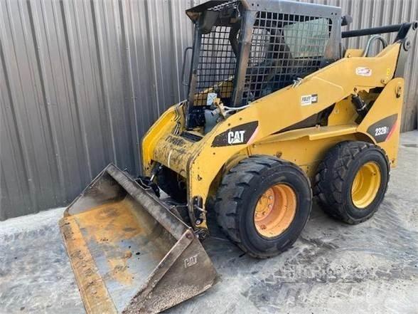 CAT 232B2 Šmykom riadené nakladače