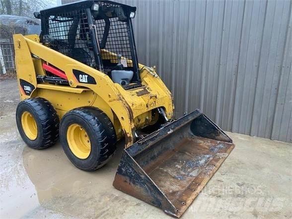 CAT 236B2 Šmykom riadené nakladače