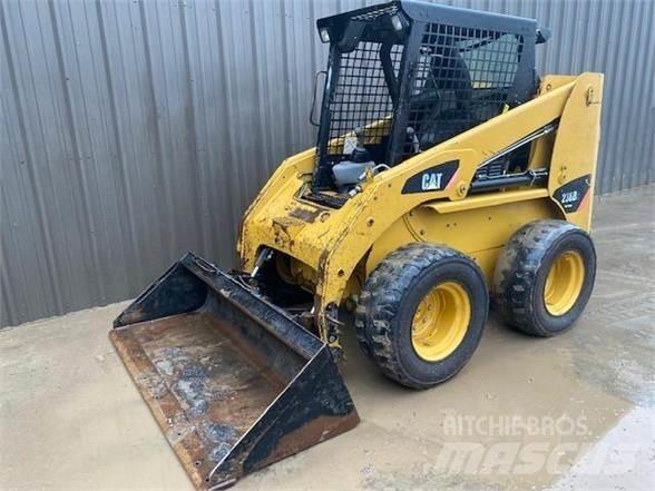 CAT 236B2 Šmykom riadené nakladače