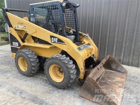 CAT 252B Šmykom riadené nakladače