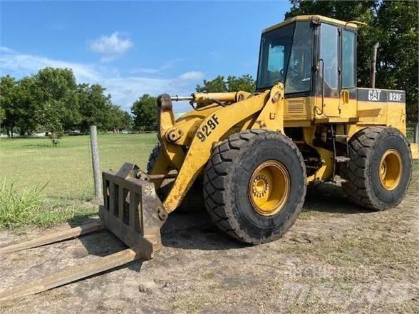 CAT 928F Kolesové nakladače